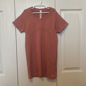 Lululemon Swiftly Tech Short-Sleeve Shirt 2.0 size 4 orange/ pink